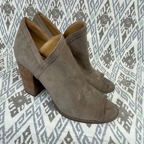 Lucky Brand Laretah Taupe Suede Leather Open Toe High Heel Ankle Boots Size 9 - Picture 1 of 7